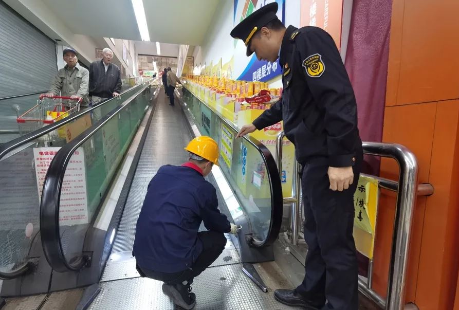 电动扶梯「食人」意外后，上海紧检查全市逾2.5万部电扶梯。上观新闻