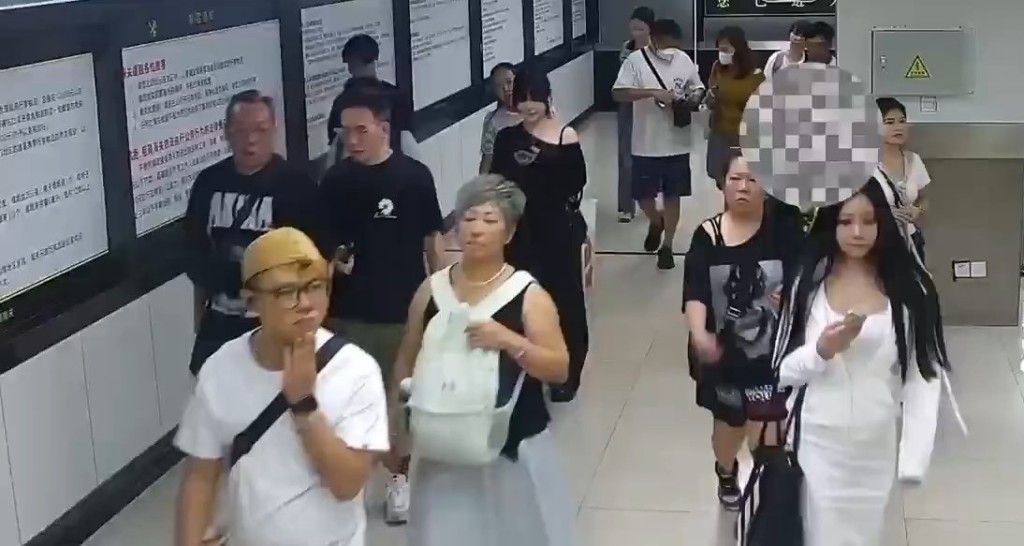 4名旅客經羅湖口岸北上，被揭偷運72隻虎紋鈍口螈。海關發布