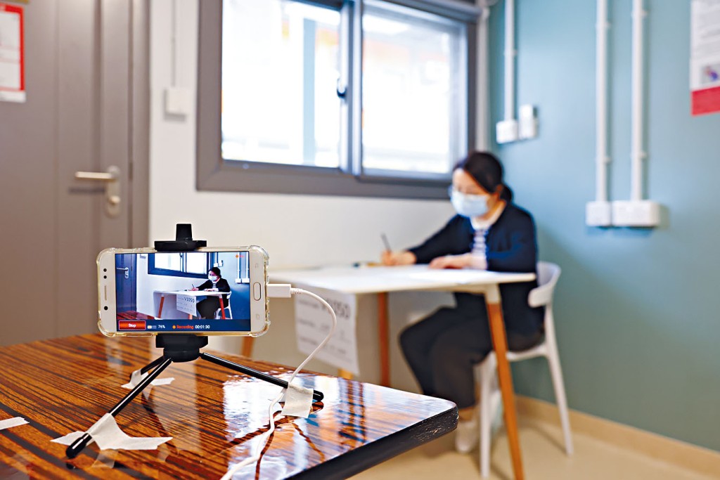 当局将征用整个竹篙湾社区隔离设施，为每名考生安排独立考室及留宿单位各一。