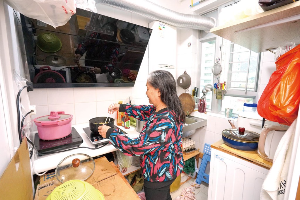 蘭姨最喜歡公屋有獨立廚房，不用再在座廁旁邊煮食。
