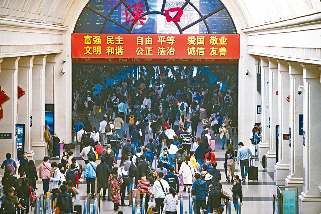 截至10月8日止之11日,全國鐵路載客量較去年同期跌近38%。