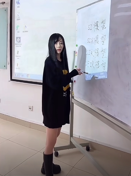 AI仙氣女神，北航副教授何靜。
