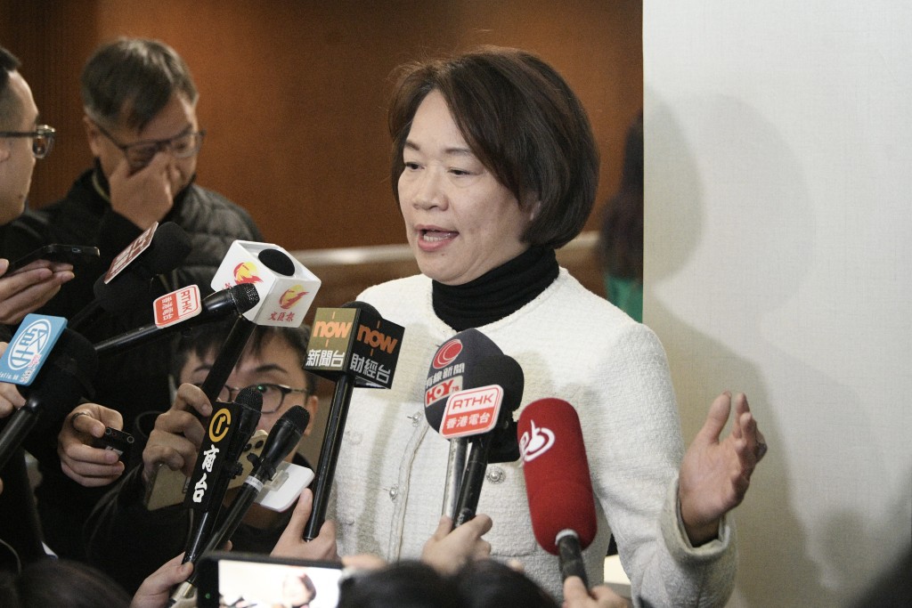 梁美芬非常欣賞今次選舉論壇,形容是「非常文明」且是高質素的答問辯論。 梁美芬非常欣賞今次選舉論壇,形容是「非常文明」且是高質素的答問辯論。