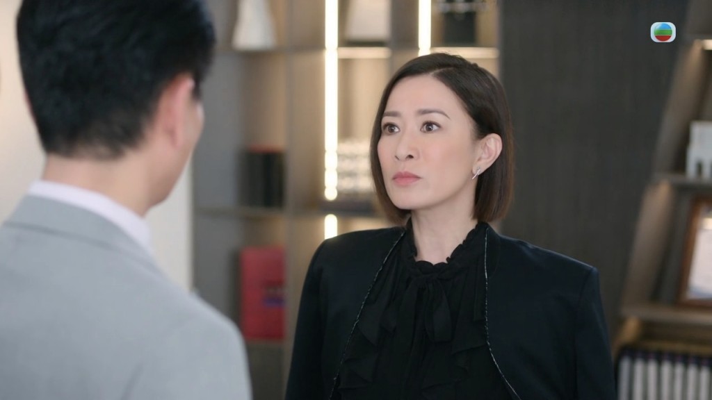 新聞女王2丨三金男配袁富華「教材級變臉」演技封神！網民洗版式激讚：連牙都識做戲