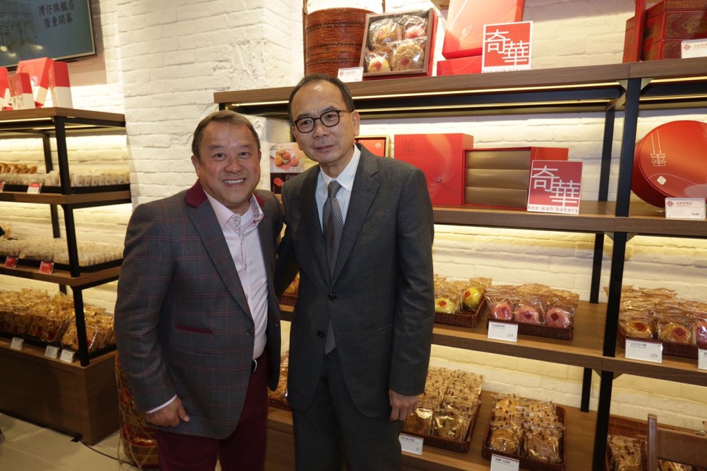 曾志偉（左）現身旗艦店。