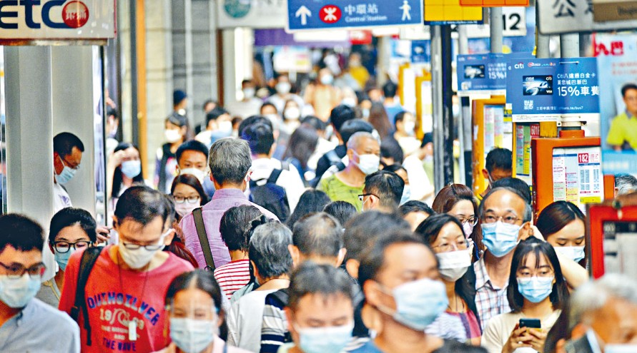 數據顯示，本港過去一年錄得39,800名居民淨移入。資料圖片