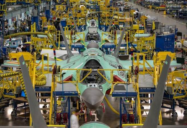 美國F-35戰機生產線。