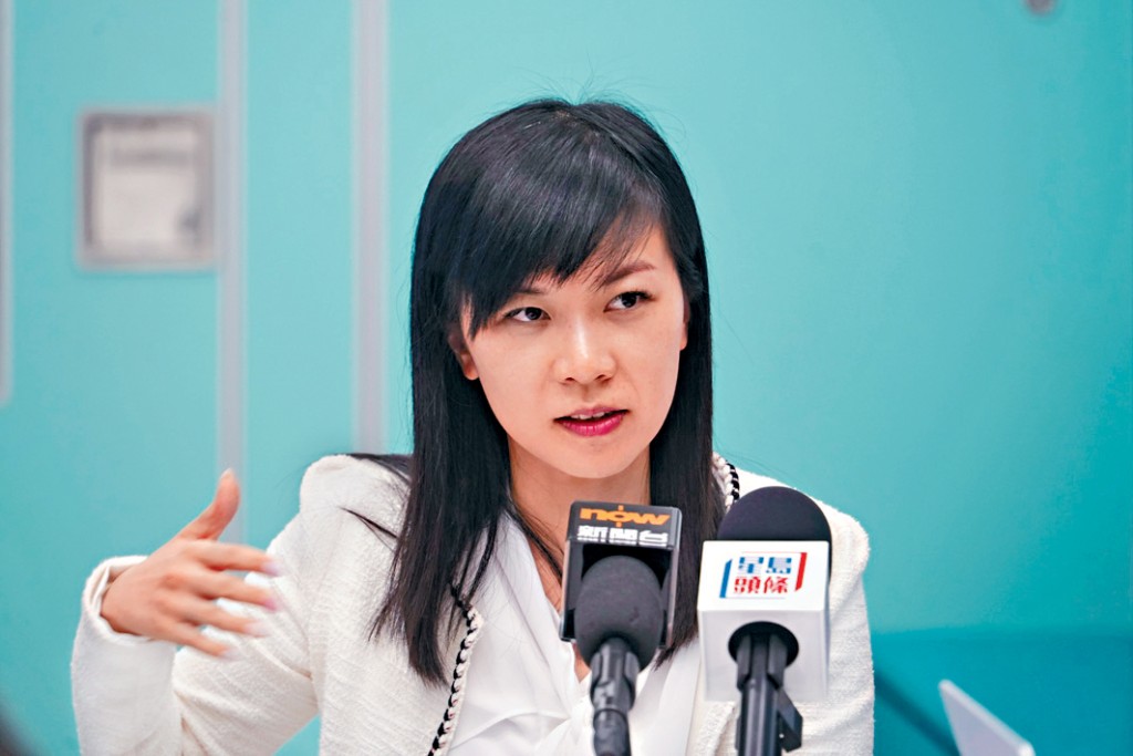 孫錫欣指今年英文科閱讀卷再現詩歌題目，對考生的理解能力要求更高。