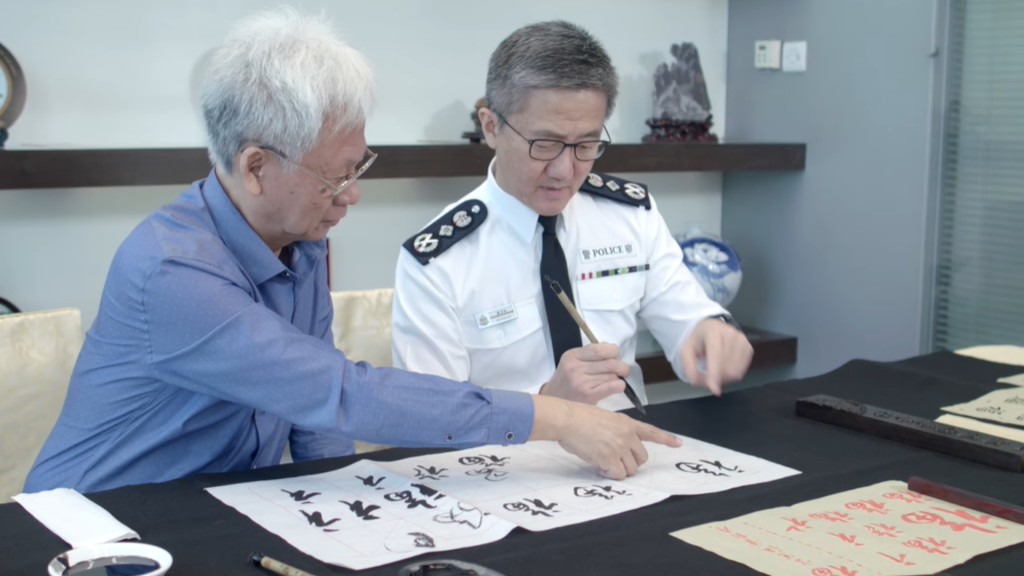 蕭澤頤特別進行書法練習。警察fb