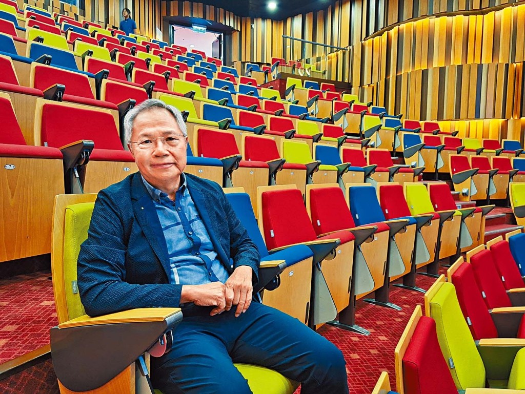 澳門特別行政區政府旅遊局香港代表莫兆光總經理介紹「澳門歷史城區」。