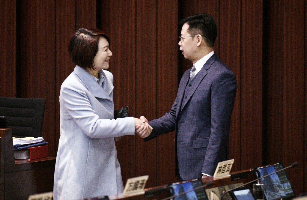 據了解，於大主席選舉以5票惜敗的金融界議員陳振英，將成為內會主席，當立法會「二把手」。