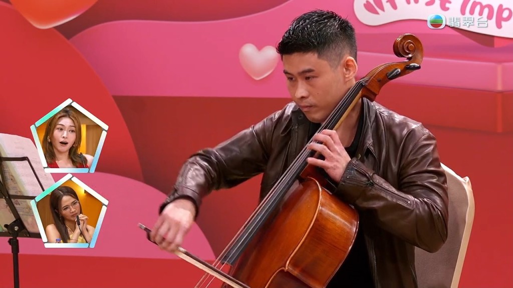 音樂才子丘培匡(Patrick)大騷琴技,以大提琴演奏贏得評判讚賞。 音樂才子丘培匡(Patrick)大騷琴技,以大提琴演奏贏得評判讚賞。