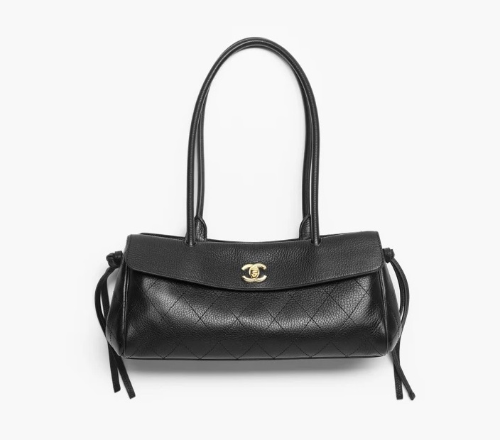 Chanel粒纹小牛皮小号长形Shopping Bag。（$53,500）