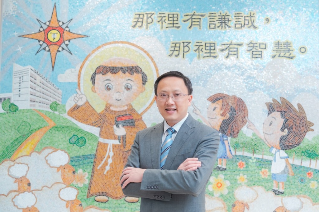 慈雲山聖文德天主教小學林偉才校長(圖片來源:《親子王》) 慈雲山聖文德天主教小學林偉才校長(圖片來源:《親子王》)