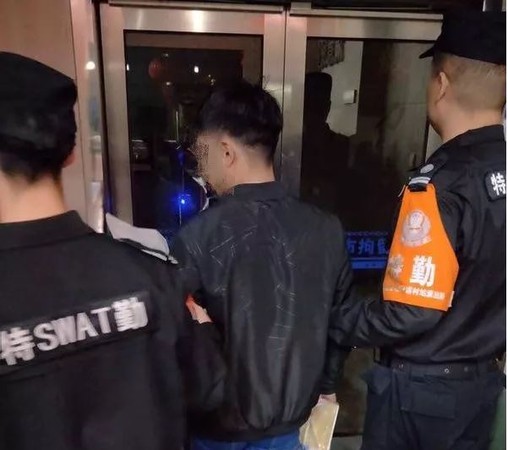 警方翻查閉路電視,將涉案男子逮捕。 網上圖片