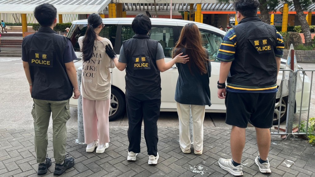販毒「閨蜜」黃大仙被捕 警檢太空油毒品煙彈及煙槍。警方圖片