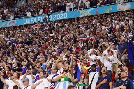 歐洲國家盃吸引全球各地球迷觀看賽事，外圍賭網亦趁機大肆宣傳吸客。 資料圖片
