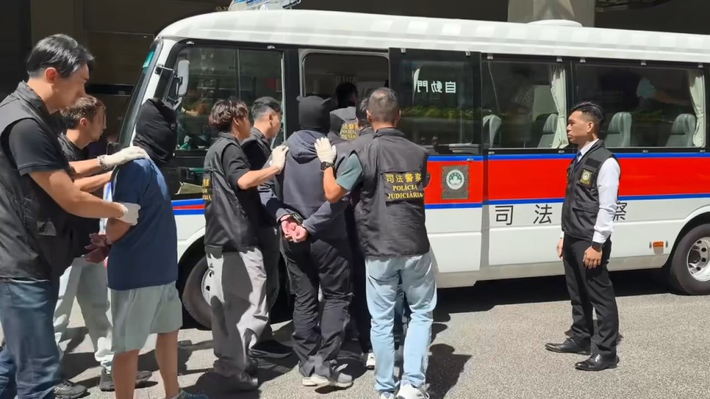 粵港澳三地警方共拘捕18人,其中3人為香港居民。司警教室fb片段截圖 粵港澳三地警方共拘捕18人,其中3人為香港居民。司警教室fb片段截圖