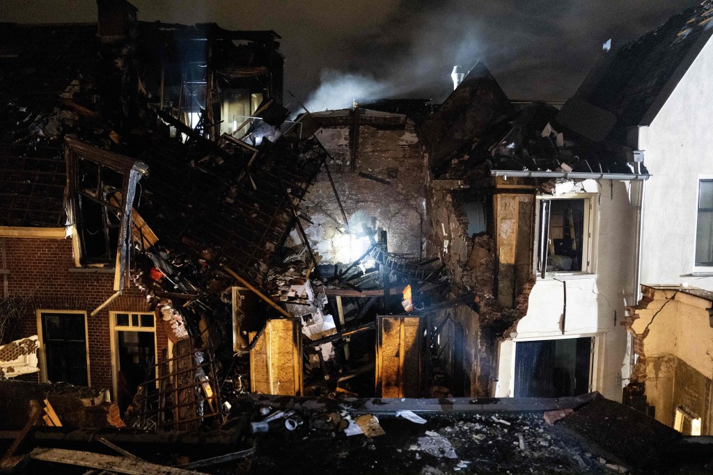 有建筑物损毁严重，局部倒塌。法新社