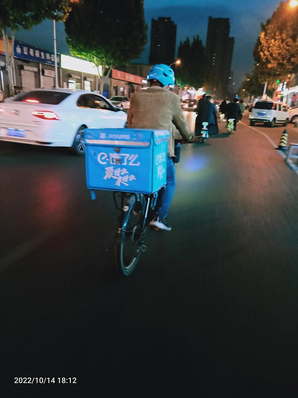 內地興起踩單車送外賣,有受訪者35天減逾8kg。 示意圖 內地興起踩單車送外賣,有受訪者35天減逾8kg。 示意圖