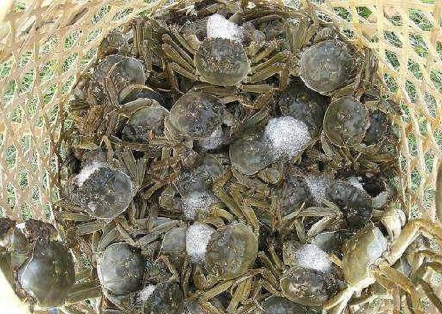 男子尾隨商販幾公里為搶劫花蟹。網上圖片