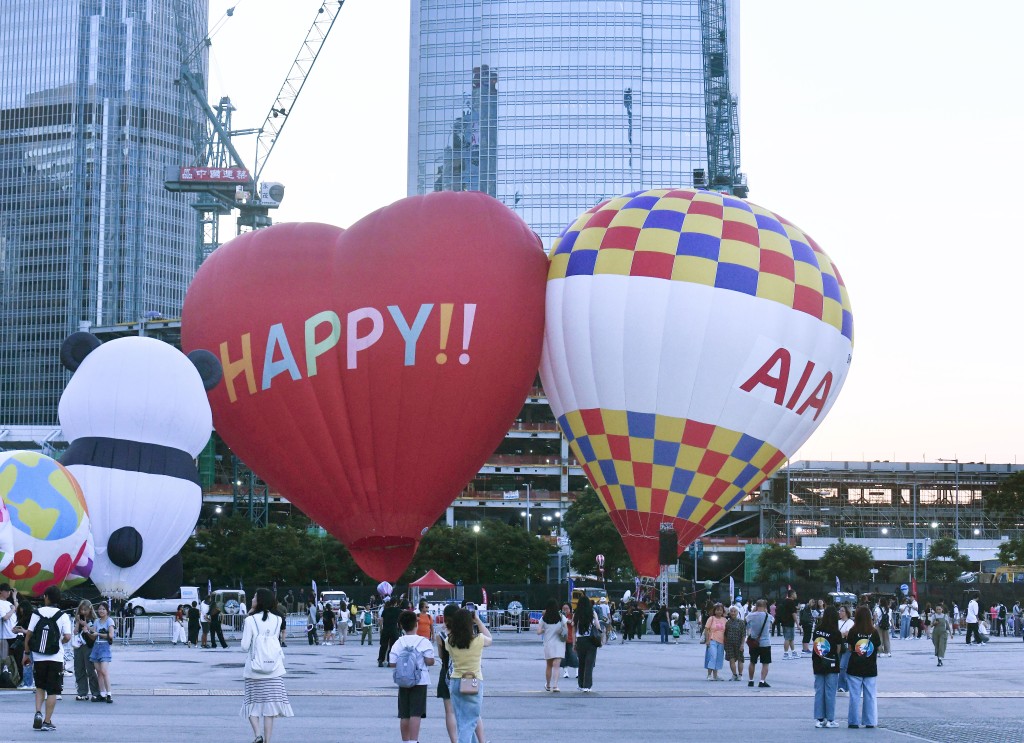 熱氣球節及國際樂隊演唱會，分別接逾300宗投訴。