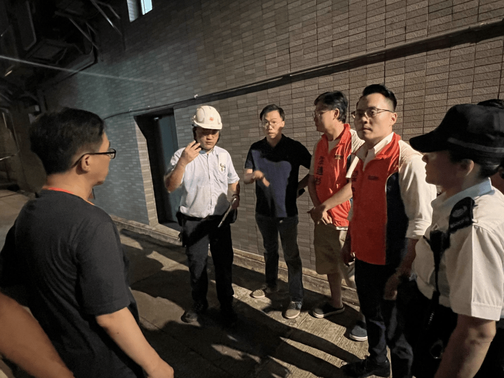 立法會議員梁熙與民建聯港島東團隊到現場了解情況。梁熙fb 立法會議員梁熙與民建聯港島東團隊到現場了解情況。梁熙fb