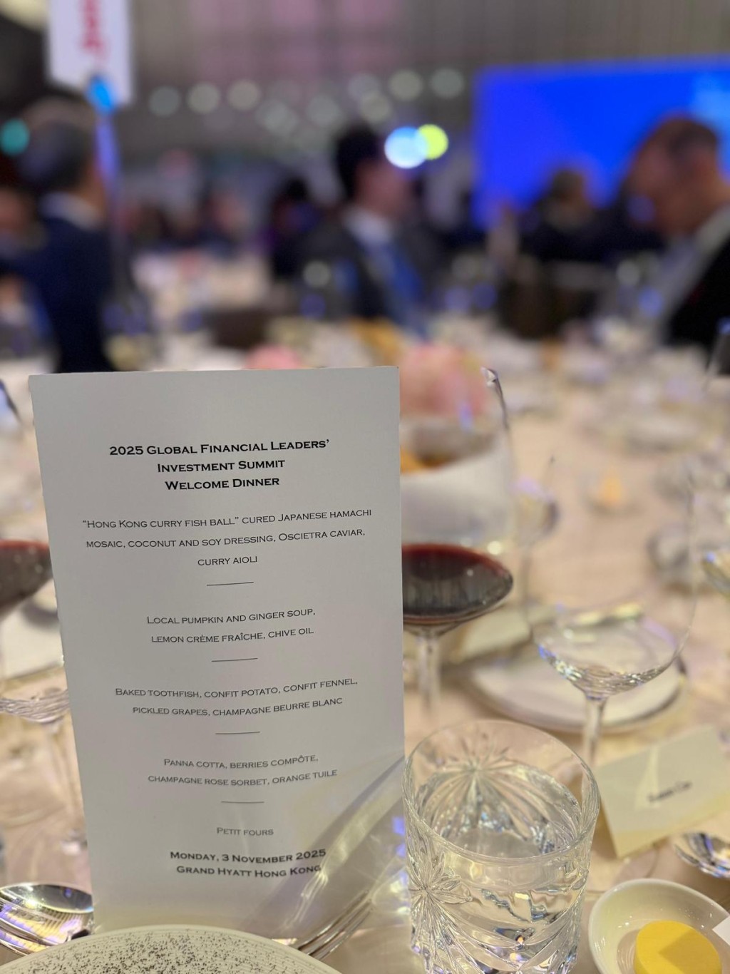 從餐單所示，前菜提供醃漬日本油甘魚製成的「香港咖喱魚蛋」。