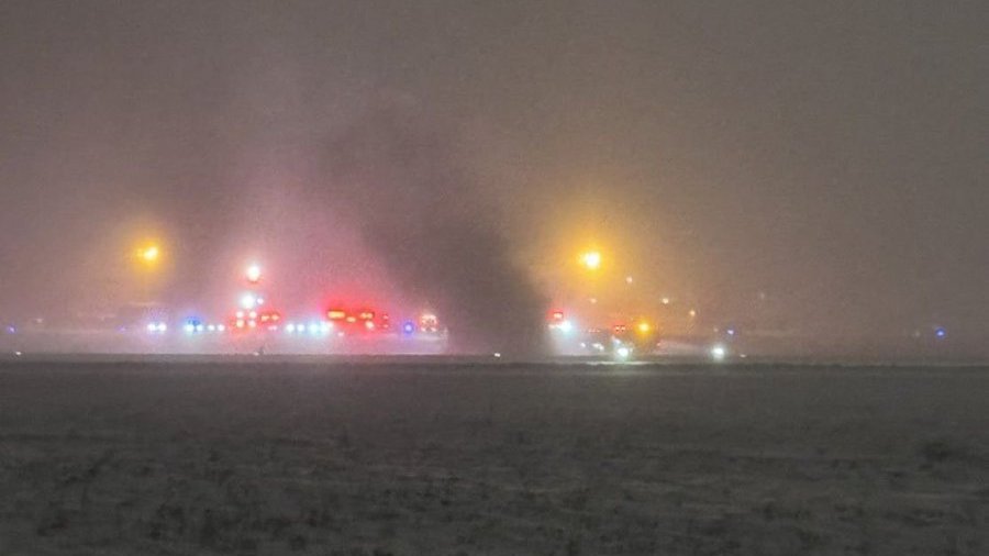 緬因州機場有小型客機墜毀，現場濃煙滾滾。X@MarioNawfal