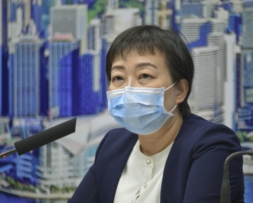 张竹君说要保持社交距离。资料图片