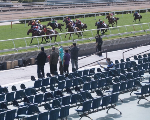 馬會稱周六沙田日賽容許已訂座馬主進入馬場。 資料圖片
