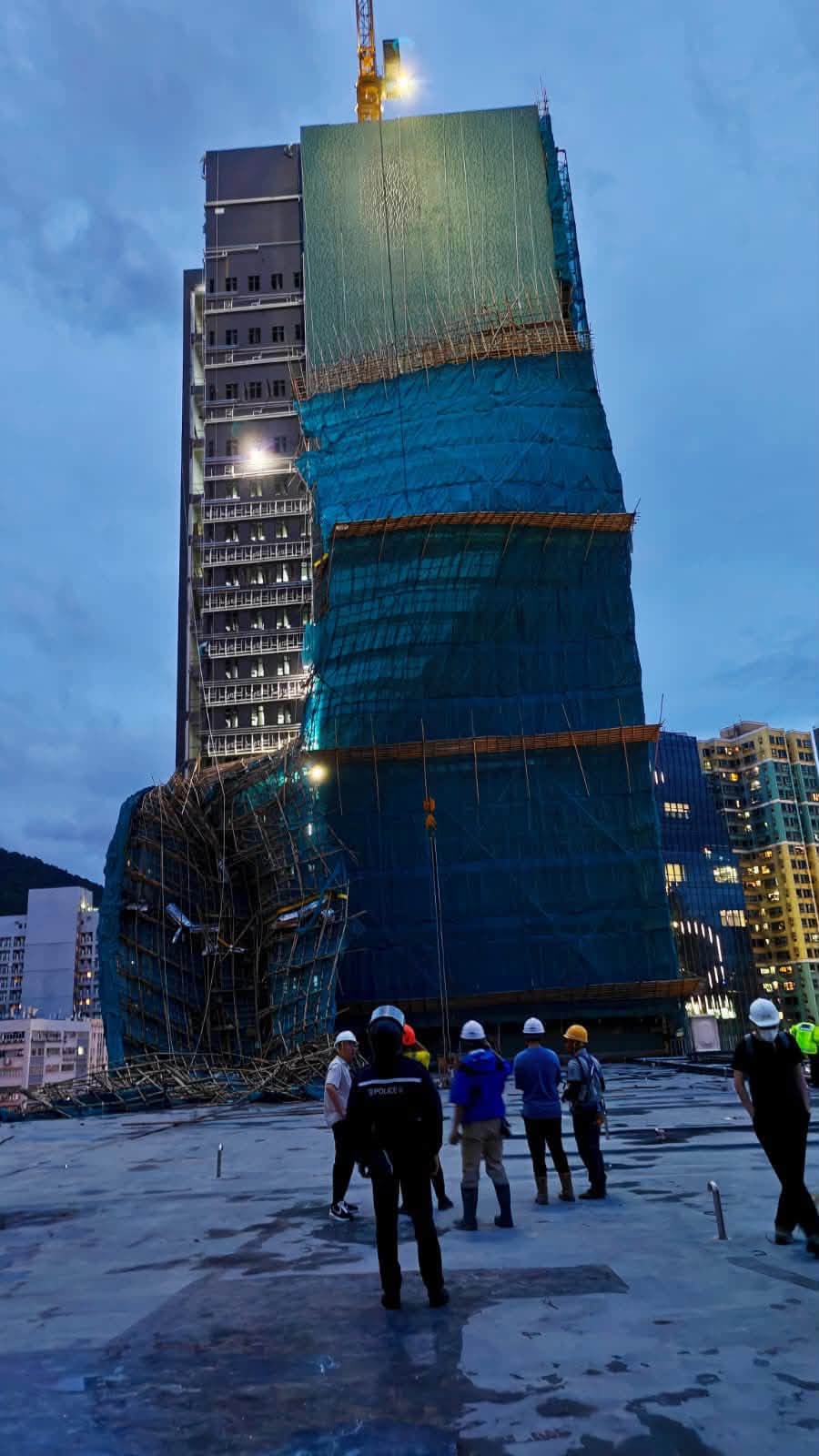 強颱風紅霞吹襲香港,導致多宗塌樹、水浸及棚架倒塌。香港警方FB圖片 強颱風紅霞吹襲香港,導致多宗塌樹、水浸及棚架倒塌。香港警方FB圖片