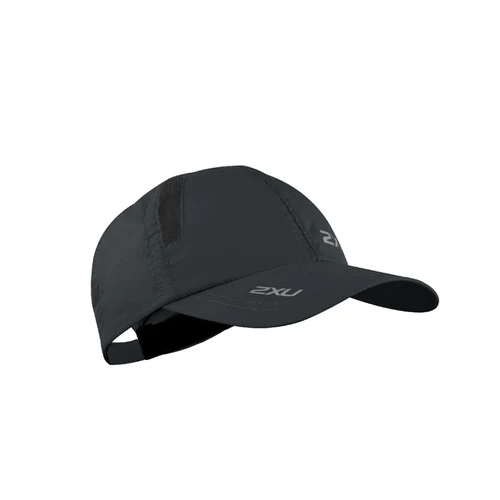 2XU黑色跑步帽/原價$199、優惠價$99/GigaSports。
