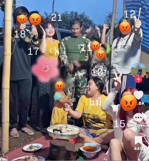 全家人一起在社交媒体出镜。 facebook / ท่านเปา 全家人一起在社交媒体出镜。 facebook / ท่านเปา