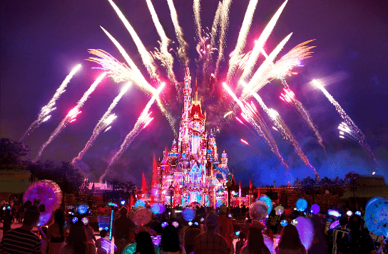 全球首個「迪士尼星夢光影之旅」夜間城堡匯演將於6月18日登場。（圖片由迪士尼提供）