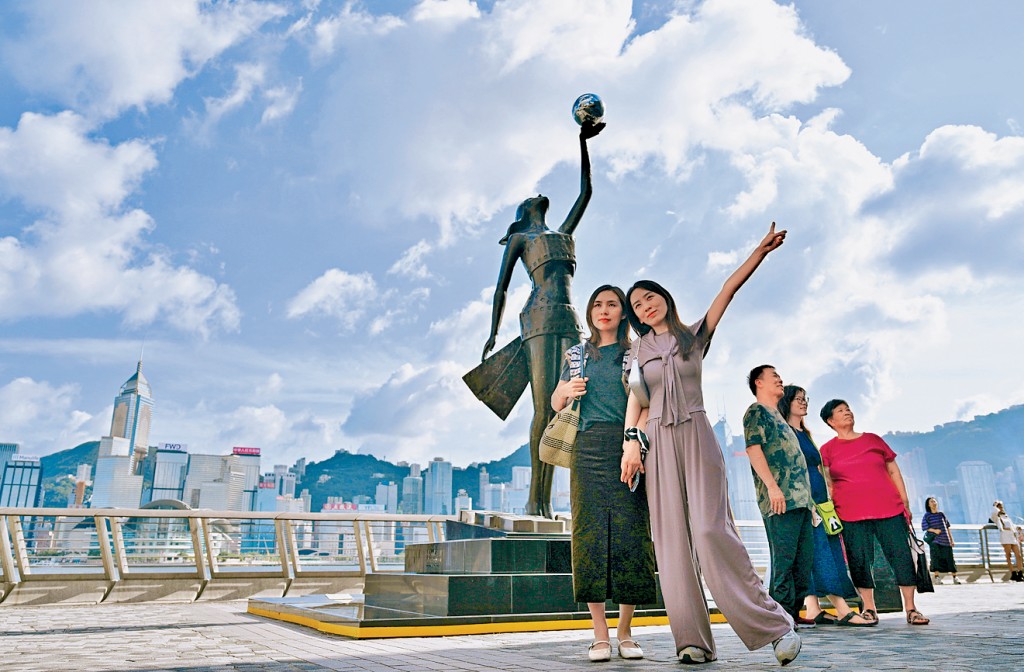 深圳去年十二月恢復「一簽多行」，令到港旅遊人數大增。