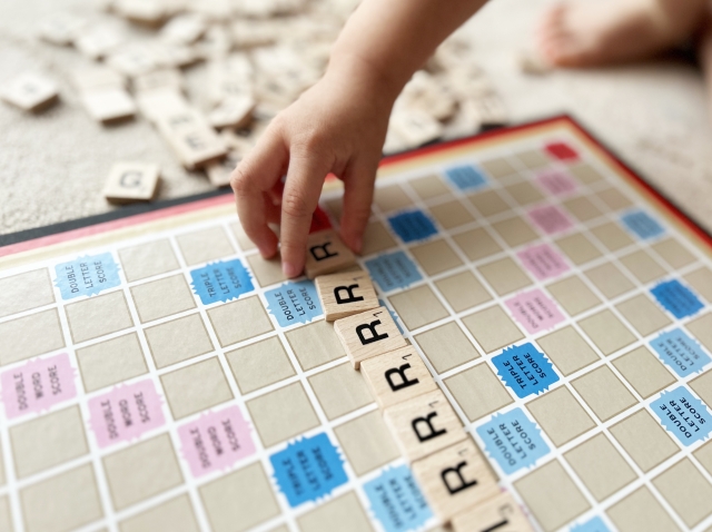 趣味教具好處5：促進語言發展（圖片來源：PhotoAC）