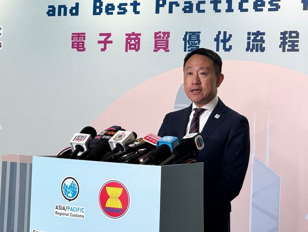 陳子達表示,貿易單一窗口第三階段將於明年開始推行。 陳子達表示,貿易單一窗口第三階段將於明年開始推行。