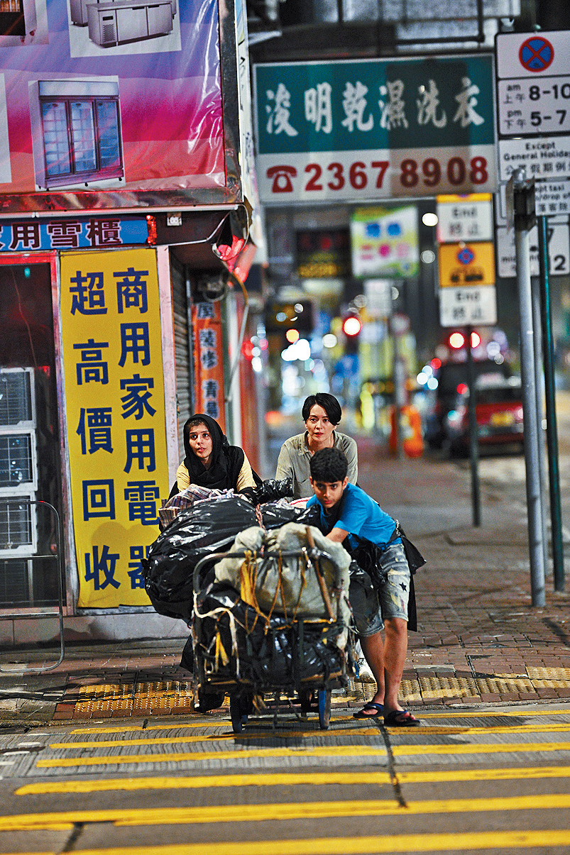 梁詠琪在《逆轉上半場》體驗做垃圾工。