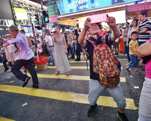 旺角行人專用區最後一日開放，不少表演者、歌迷都大表不捨。蘇正謙攝