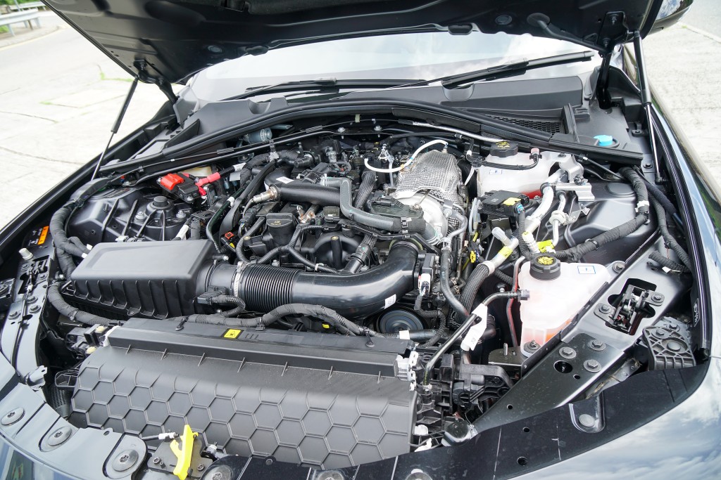 房車沿用2公升直四Turbo引擎，擁有280ps馬力和400Nm扭力，勁力充沛。