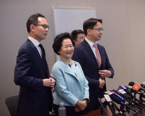 郭榮鏗(左)、陳方安生(中)及莫乃光(右)總結訪美行程。