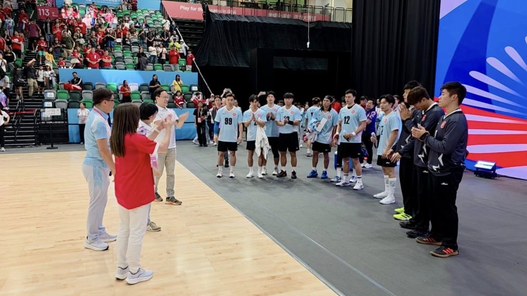 文體旅局局長羅淑佩今日到啟德體藝館觀戰及為港隊打氣。羅淑佩fb 文體旅局局長羅淑佩今日到啟德體藝館觀戰及為港隊打氣。羅淑佩fb