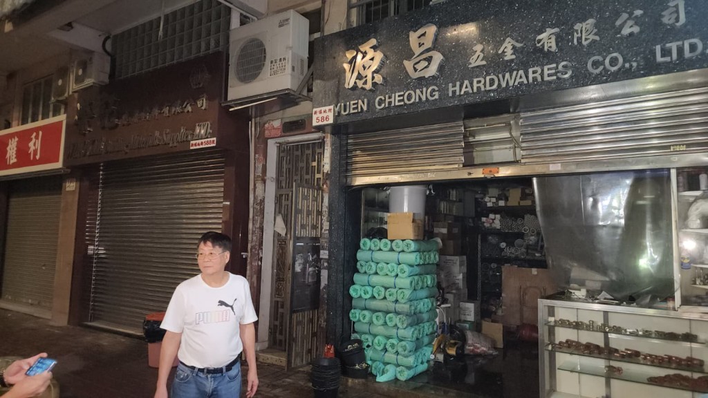 男店主返回五金舖了解時表示，今次火警損失數十萬元。黎志偉攝