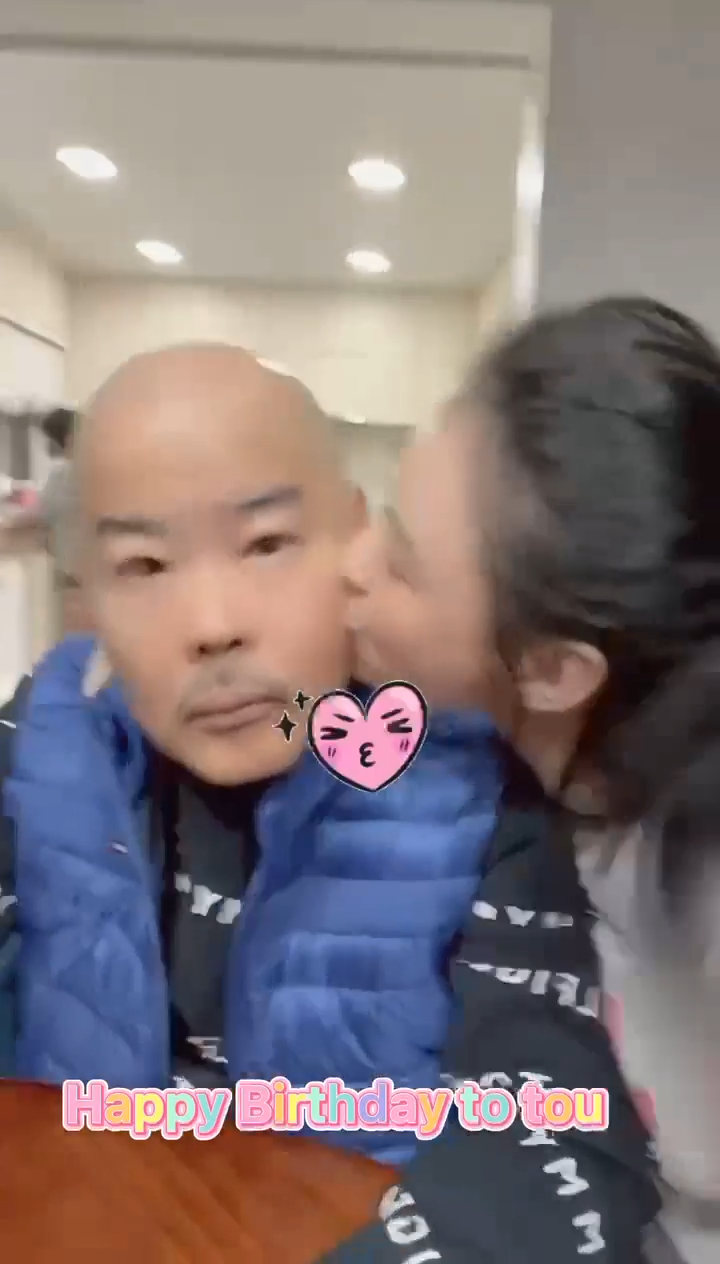 不過栢芝冇理，仲連錫老竇三啖。