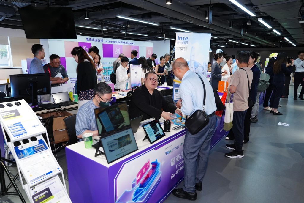 博覽會匯聚了多家電商與 AI 科技服務參展商，為中小企提供從電商平台選擇、AI技術應用、IP品牌發展，以至拓展新市場的一站式落地支援。