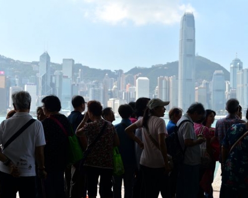 深入分析顯示，年紀愈大者，愈信任特區和中央政府，以及對一國兩制愈有信心。