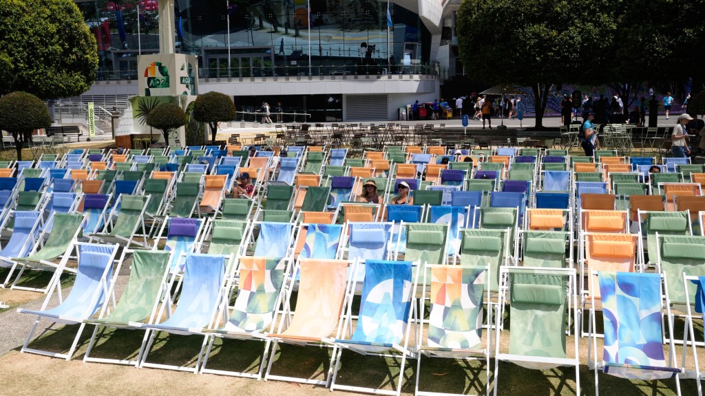 無遮無掩的座位全部沒有人坐。 美聯社