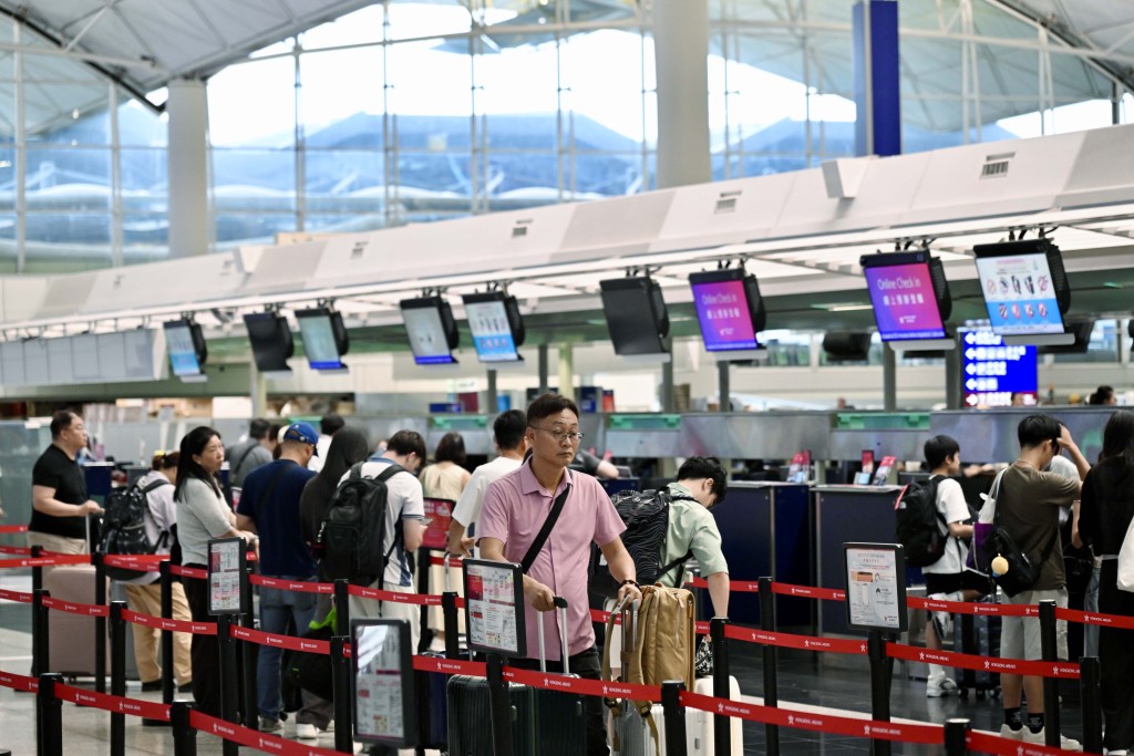 2025年12月，機場接待了580萬人次旅客，較去年同期上升13.5%。資料圖片