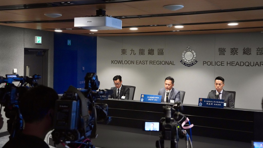 警方交代案情。